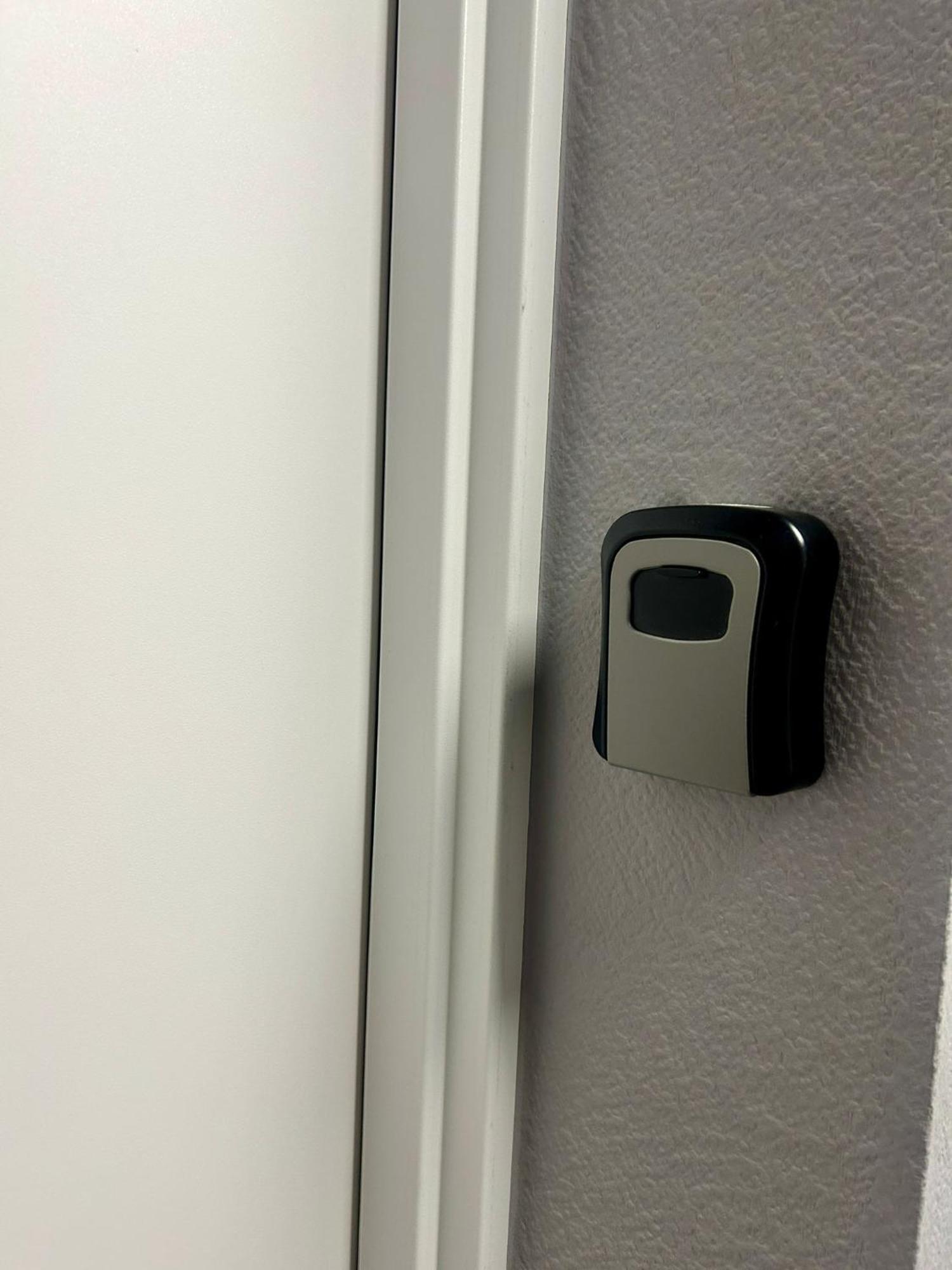 Apartment Black